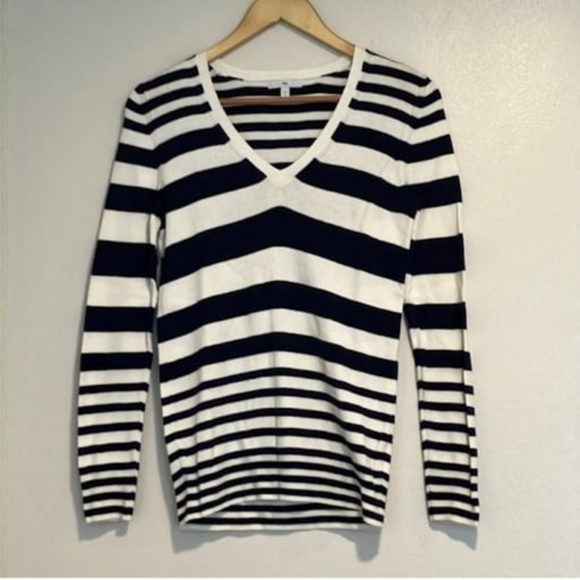 Gap - V-Neck Tunic Sweater 691508 | Navy Blue & White Stripes | Size Small - Picture 9 of 11
